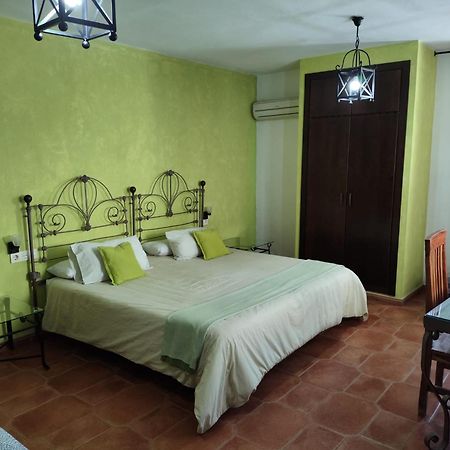 Hotel Rural La Posada De Las Cigueenas Jerez De Los Caballeros Luaran gambar