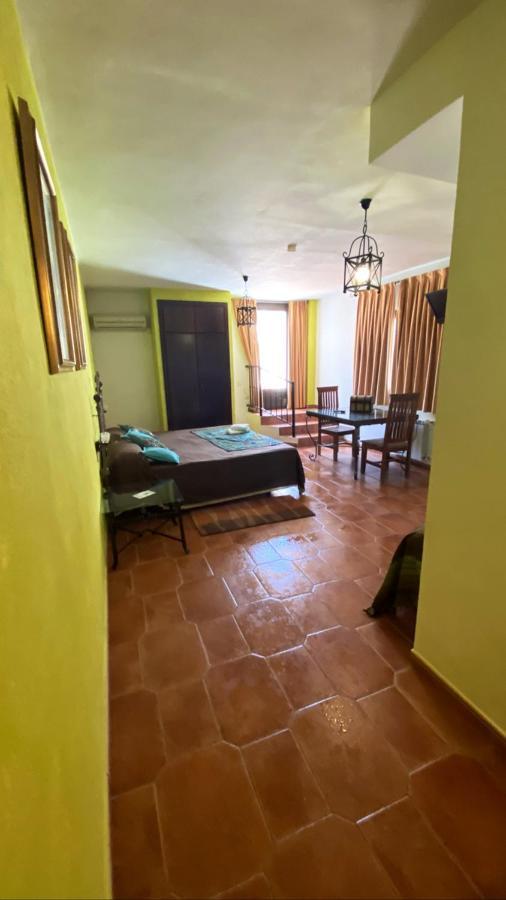 Hotel Rural La Posada De Las Cigueenas Jerez De Los Caballeros Luaran gambar