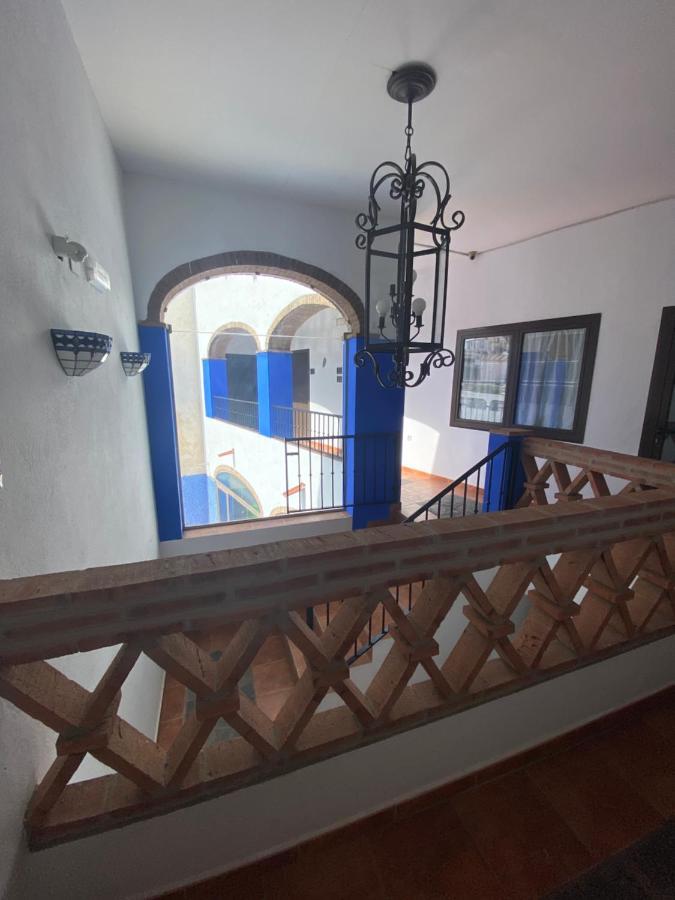 Hotel Rural La Posada De Las Cigueenas Jerez De Los Caballeros Luaran gambar