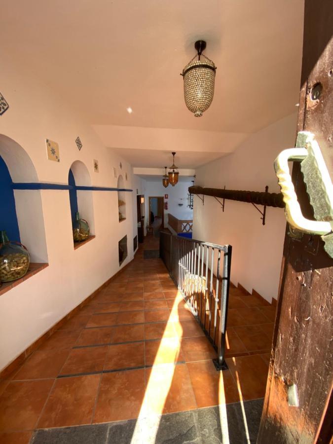 Hotel Rural La Posada De Las Cigueenas Jerez De Los Caballeros Luaran gambar
