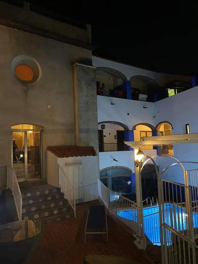 Hotel Rural La Posada De Las Cigueenas Jerez De Los Caballeros Luaran gambar
