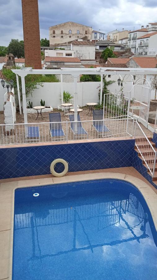 Hotel Rural La Posada De Las Cigueenas Jerez De Los Caballeros Luaran gambar