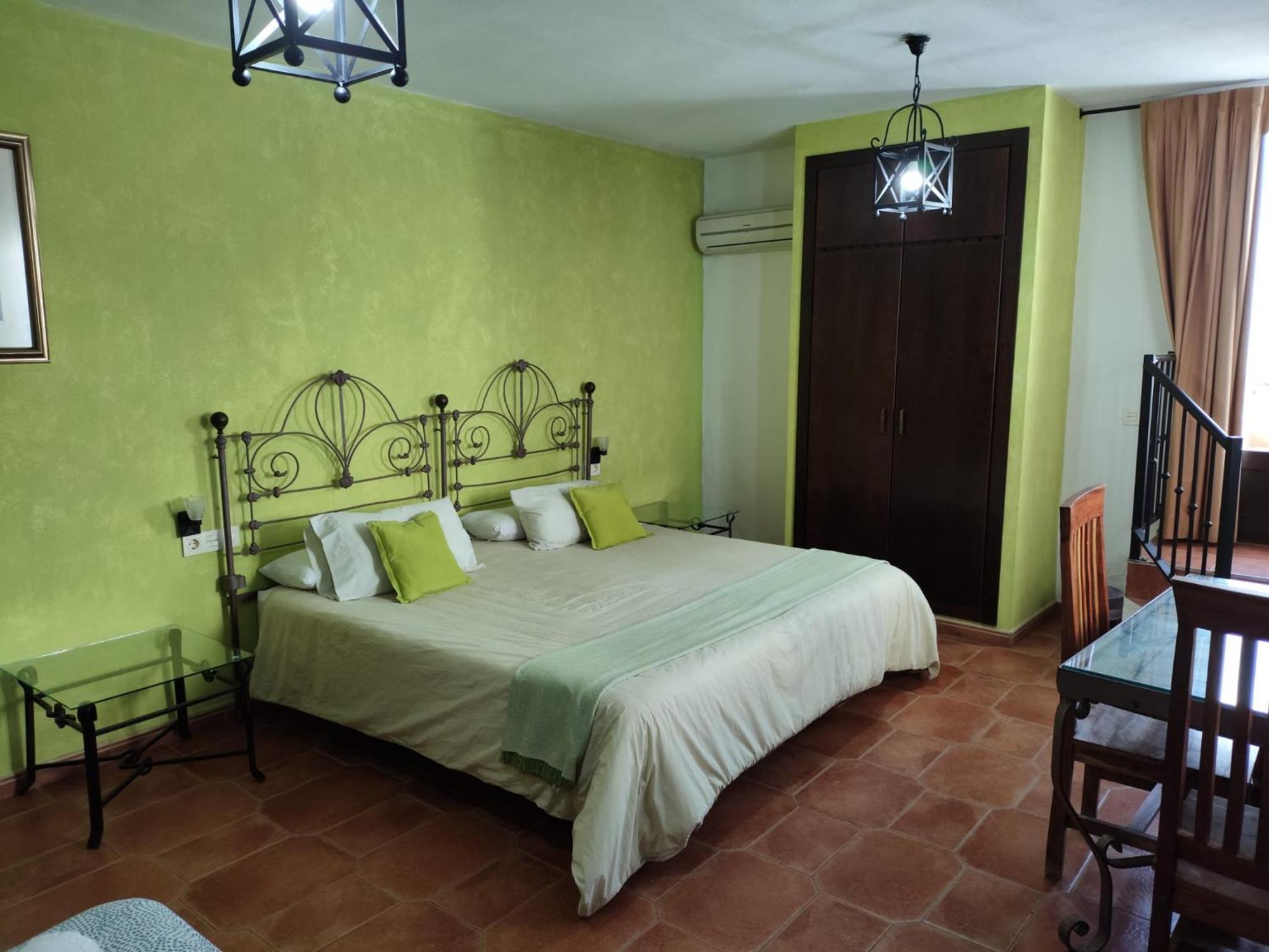 Hotel Rural La Posada De Las Cigueenas Jerez De Los Caballeros Luaran gambar